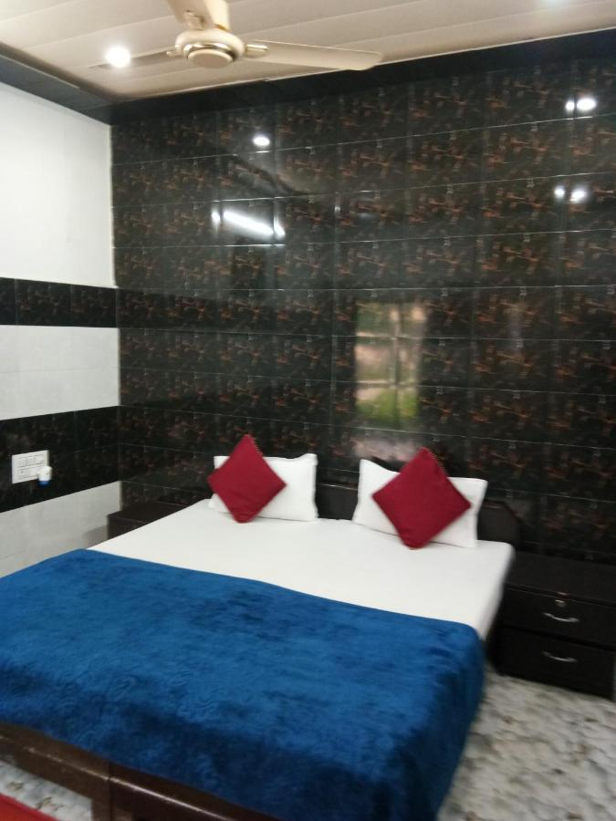 Radha Krishna Dham Villa Vrindavan Bagian luar foto