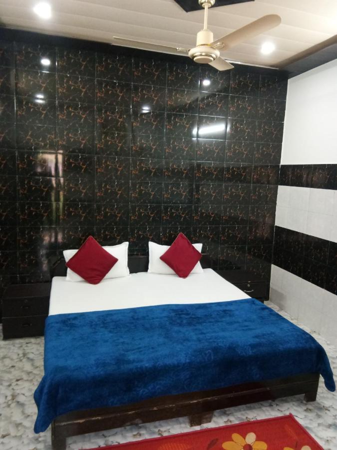 Radha Krishna Dham Villa Vrindavan Bagian luar foto